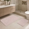 set 2 covorase baie bumbac Parma Roz pudra Tropik Home cu model embosat tip piatra