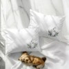 Set 2 fețe de pernă 50x70cm din bumbac, Gizmo 3D cu iepurași si frunze verzi, imprimeu digital