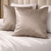 Set 2 fete de perna maro deschis 70x70 cm din bumbac satinat First Choice Satin