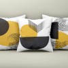 Set 3 fete perna decorative 43x43 cm cu design geometric abstract in alb, negru si mustar