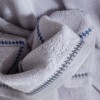 set 4 prosoape Profundo 50x90 cm din bumbac 100%, in nuante de bleu, gri, alb si gri inchis cu bordura contrastanta
