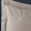 Set cuvertura jacquard crem Lude First Choice cu fete de perna bej gri brodate cu fluturi albi