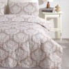 Set cuvertura matlasata 200x220 cm + 2 fete perna cu model baroc alb pe fundal maro