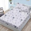 Set husa pat finet 160x200 cm cu elastic model floral gri si 2 fete de perna