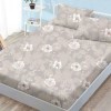 Set husa finet 160x200 cm cu elastic si 2 fete de perna, model flori albe pe fond gri-bej