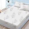 Set husă finet 160x200 cm cu elastic și 2 fețe de pernă, model Ramuri gri pe fundal alb-crem