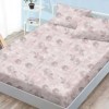 Set husa finet 160x200 cm cu elastic si 2 fete de perna, model cu trandafiri roz-gri pe fundal roz deschis