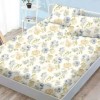 Set husa finet 160x200 cm cu elastic si 2 fete de perna, model cu trandafiri bleu si crem pe fundal deschis