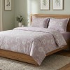Lenjerie pat dublu Lila din bumbac 100% ranforce, 4 piese, model floral ornamental lila si alb