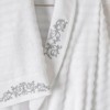 Set matrimonial Genny Cotton Box alb gri, 2 halate si 4 prosoape brodate