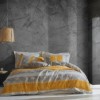 Set pat 4 anotimpuri 1 persoana din bumbac 100% ranforce Cotton Box Liny, cu design modern în dungi galben muștar și gri pe fundal alb – stil urban contemporan