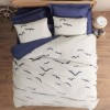 Set pat 4 anotimpuri bumbac 100% ranforce pentru o persoană, Cotton Box Larum, cu imprimeu pescăruși bleumarin pe fond alb-crem și cearceaf bleumarin