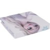 Set pique lenjerie și cuvertură Disney pentru 1 persoană cu Elsa din filmul Frozen 2, în culori alb, albastru deschis și mov, cu desene animate detaliate și elemente grafice.
