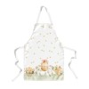 Sort de bucătărie Londy din bumbac 100% cu iepurași adorabili purtând un ou de Paște, decorat cu flori și puișori aurii pe fundal alb.