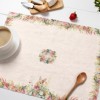 Set 4 suporturi farfurie din bumbac 100% pentru Paște, model cu iepurași și flori colorate, ideal pentru un decor festiv elegant