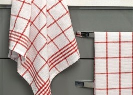 Lenjerie de pat din bumbac ranforce Pucioasa, design cu dungi verzi și motive florale gri pe fundal alb cu model geometric