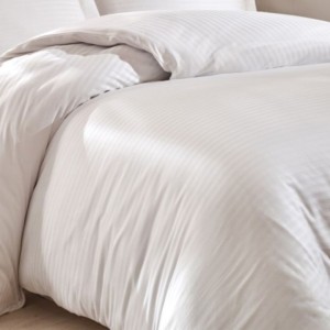 Cearceaf pilota bumbac satinat 200x220cm, Nazenin Home, Line Alb