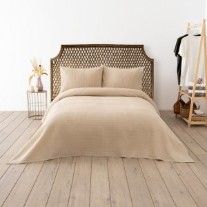 Cuvertura pat dublu 200x220cm cu textura tip fagure, culoare bej, cu doua fete de perna asortate