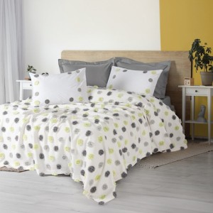 Set Leroy Gri – cuvertură jacquard și fețe pernă puff brodate, expus pe pat