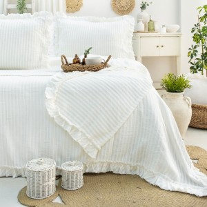 Cuvertura bumbac jacquard Marta Crem 240x260cm cu volane și 2 fete de perna