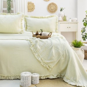 Cuvertura bumbac jacquard Marta Verde 240x260cm cu volane și 2 fete de perna