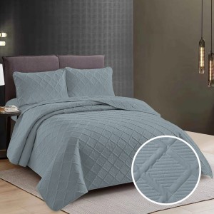 Cuvertură pat dublu matlasată gri, perfectă pentru un decor modern și elegant