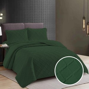 Cuvertură de pat dublu matlasată în verde închis cu design geometric pentru un dormitor sofisticat și confortabil