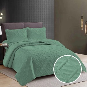 Cuvertură de pat dublu matlasată în verde menta cu design geometric, ideală pentru un dormitor modern și odihnitor
