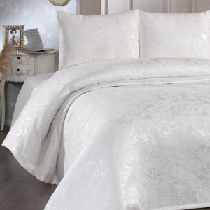 Cuvertura pat crem uni jacquard chenille Slayka 230x240 cm cu fete de perna