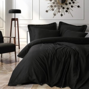 Set lenjerie de pat Silky Satin negru din lyocell și bumbac pe pat matrimonial