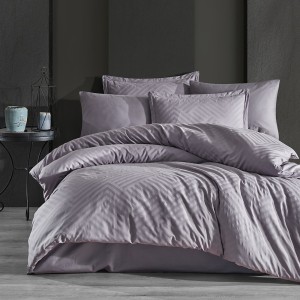 Lenjerie de pat de lux din jacquard satin, Clasy Home, model Tula V2, în nuanțe de gri lavandă cu design geometric modern în relief.