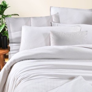 Lenjerie de pat dublu creponata cu elastic 140x200 cm din bumbac, alba, set 4 piese.