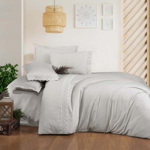 Lenjerie de pat cu bordură de dantelă 4 piese Clasy Home Britta, dantelă delicată, fundal gri deschis, bumbac 100% ranforce