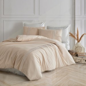 Lenjerie de pat cu bordură ornamentală 4 piese Clasy Home Olerin, detalii ornamentale, fundal crem, bumbac 100% ranforce
