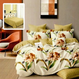 Lenjerie de pat dublu din finet cu 6 piese, decorată cu modele florale în nuanțe de crem și maro pe fundal deschis.