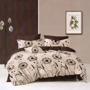 Lenjerie de pat dublu din finet cu 6 piese, decorată cu motive de păpădie în alb și negru pe fundal bej.