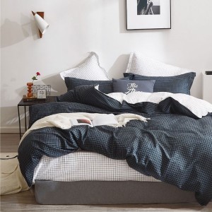 Lenjerie percale cu patratele bleumarin, bumbac 100%, fabricata in Romania