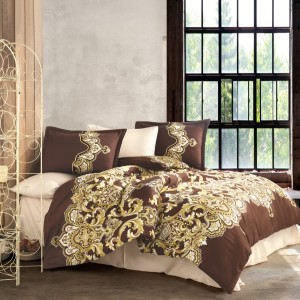 Lenjerie de pat satin de lux cu motive baroc aurii și crem pe fundal maro, set de 6 piese