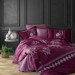 Lenjerie de pat satin de lux cu motive florale roz pe fundal vișiniu, set de 6 piese