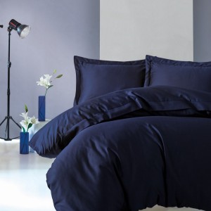 Lenjerie de pat CottonBox bumbac satinat albastru închis, cu design simplu și elegant