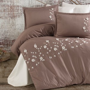 Lenjerie de pat maro Fiore din satin de bumbac cu broderii albe și crem și aplicații 3D, set Clasy