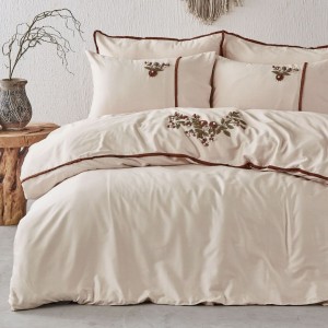 Lenjerie de pat premium din satin de lux, model Lina Beige, cu broderie handmade elegantă, pentru un decor sofisticat.