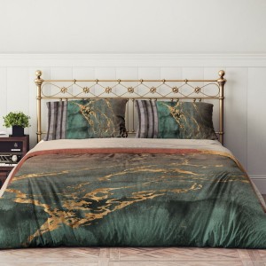 Lenjerie de pat dublu din bumbac 100% ranforce, model Sasa, cu imprimeu marmură verde și accente aurii pentru un decor elegant.