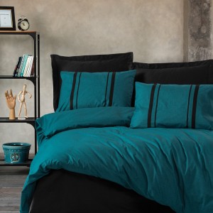 Lenjerie de pat dublu bumbac 100% ranforce Cottonbox Bitter, design modern minimalist în albastru petrol cu detalii negre.
