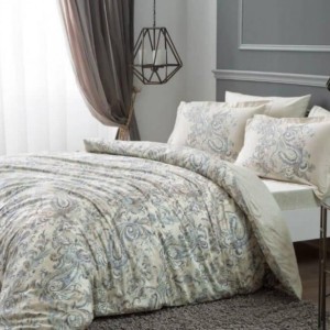 Lenjerie de pat ecru Crosby din satin de bumbac cu motive paisley albastre și gri, set sofisticat TAC