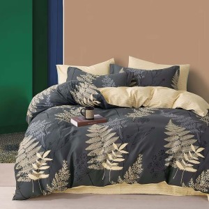 Lenjerie de pat percale cu model frunze bej pe fundal gri închis din bumbac 100%, set de 3 piese.