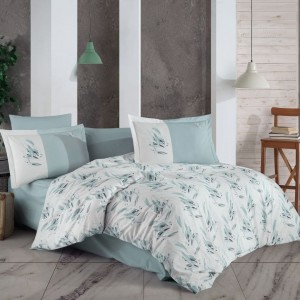 Lenjerie pat poplin percale Hobby Home, model Estate Ice Blue, cu design elegant în nuanțe de bleu și alb