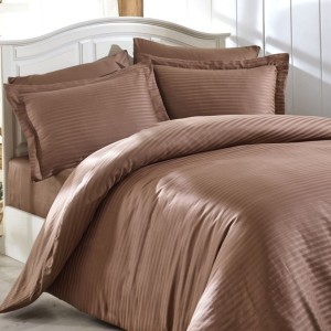 Lenjerie de pat maro, dungi fine, 100% bumbac satinat, set 7 piese.