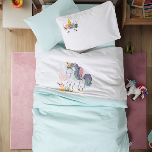 Lenjerie pătuț bebeluși bumbac 100% ranforce, model Dolly Unicorn, cu broderie unicorn colorat și mesaj „Dream Big” pe fundal alb, fețe de pernă asortate