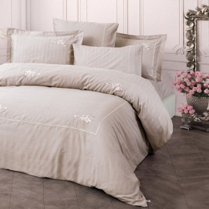 Lenjerie de pat din bumbac satinat Brode Saten Cotton Box, set 6 piese, design elegant cu broderii florale, culoare lila deschis.